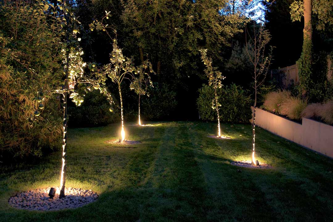 40 потрясающих идей для освещения сада
40 потрясающих идей для освещения сада