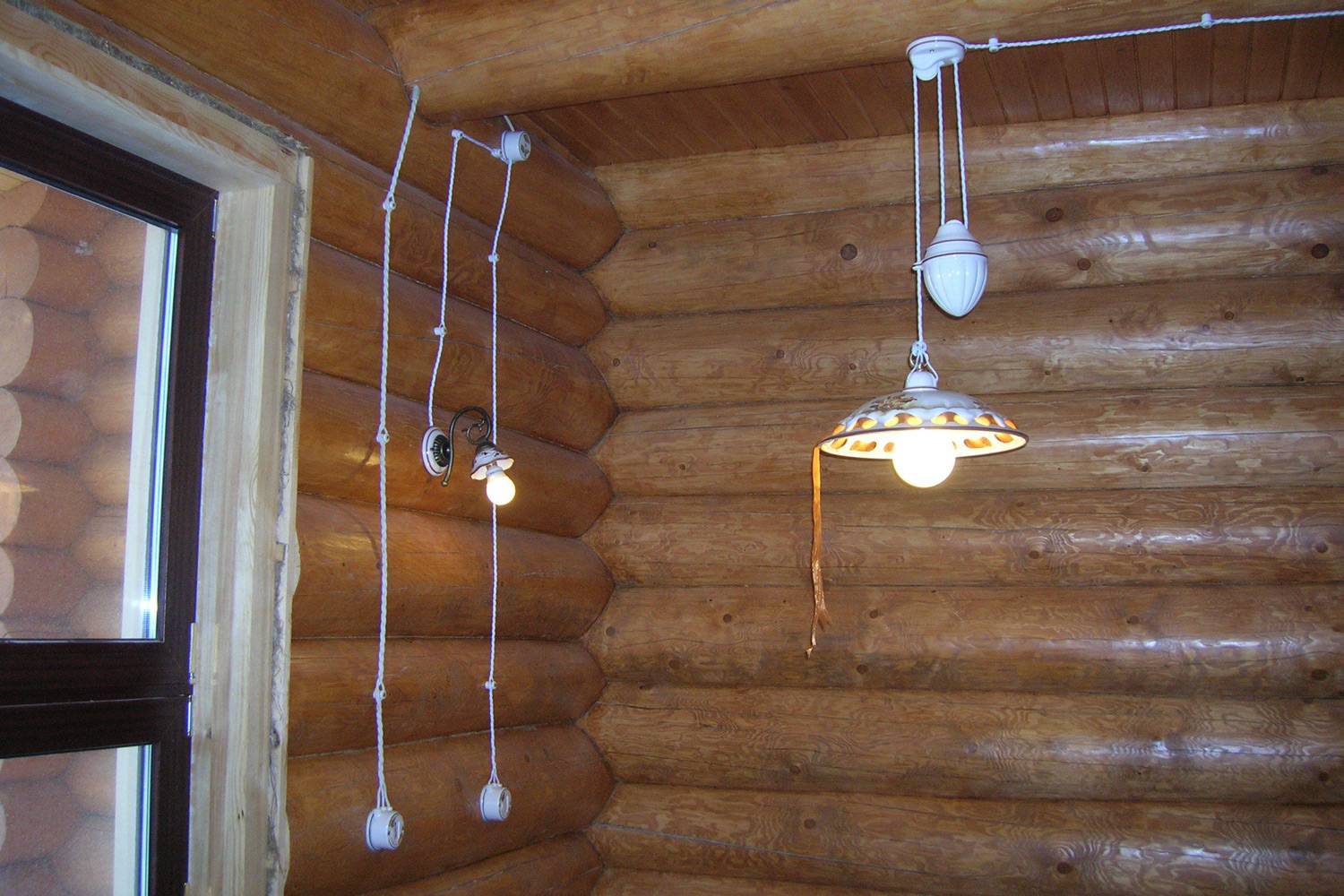 Проводка в стиле «ретро» для деревянного дома. фото примеры