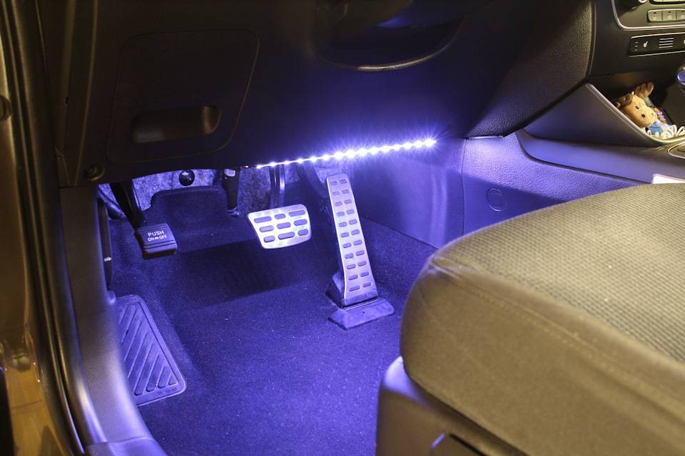 Как самостоятельно сделать подсветку ног в машине