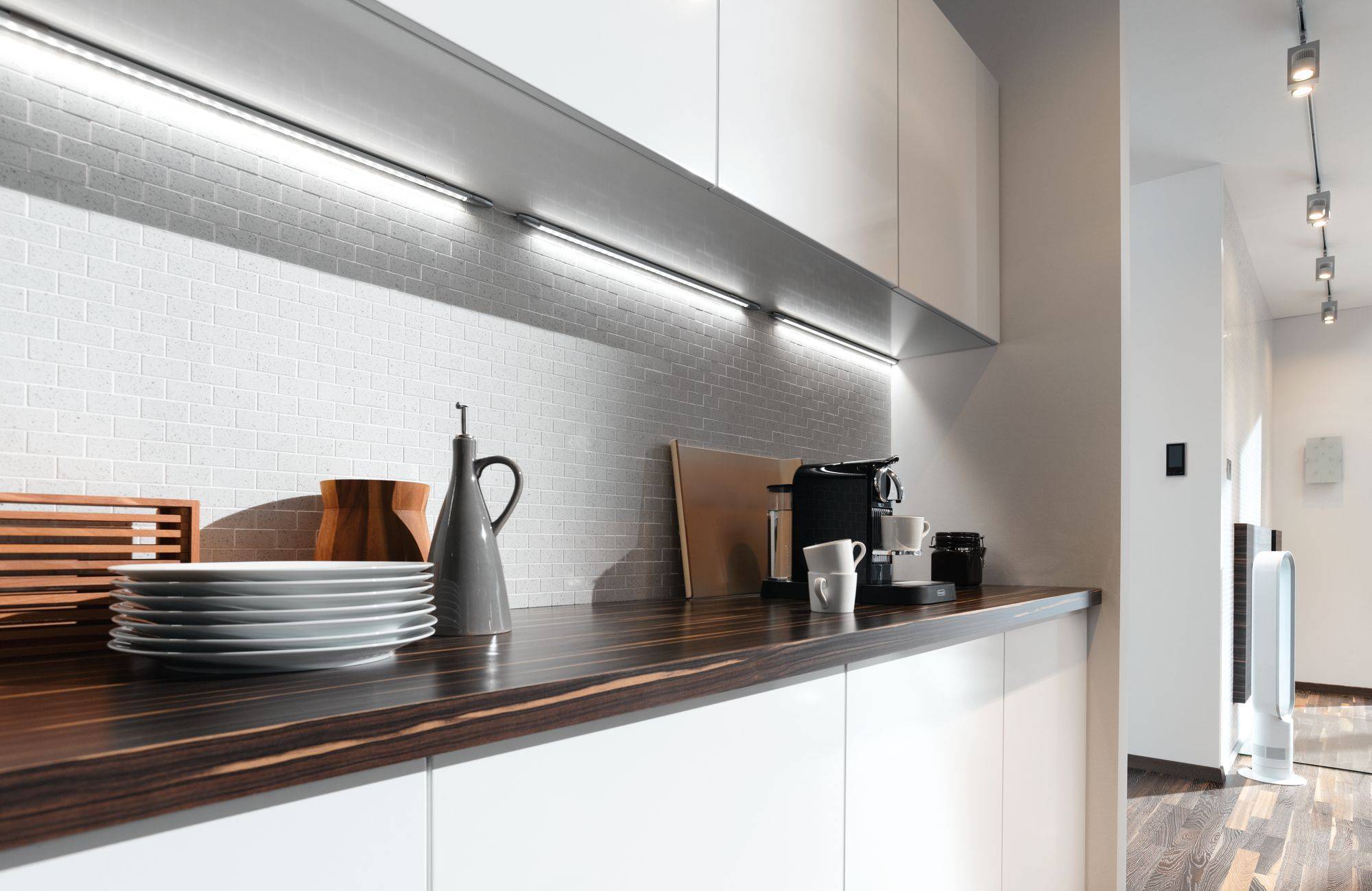 Свет на кухне: подсветка рабочей поверхности, обеденной зоны, шкафов