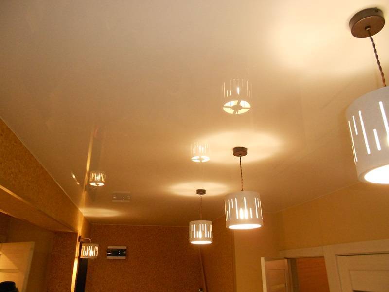 Точечные светильники на кухне – виды, размещение, установка (фото)