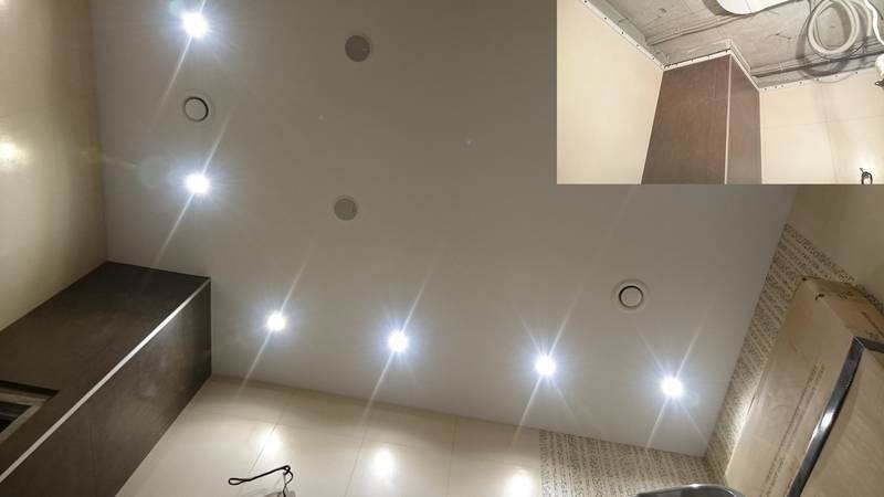 Как расположить светильники на натяжном потолке в зале без люстры и с ней