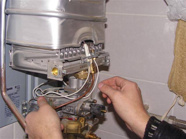 Как почистить теплообменник газовой колонки от накипи в домашних условиях, не снимая?
