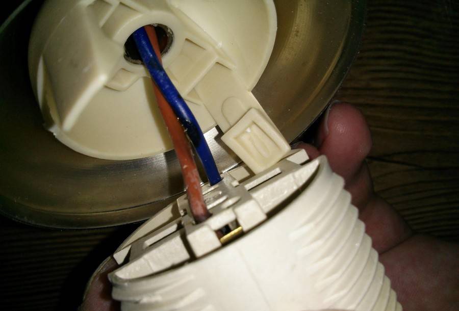 Как поменять патрон в люстре: подключить к проводам, замена для лампочки, как разобрать и выкрутить безвинтовый