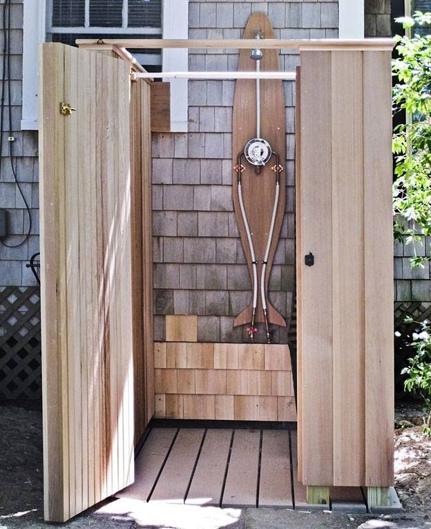 Деревянный душ для дачи: с туалетом, раздевалкой, подогревом, фото