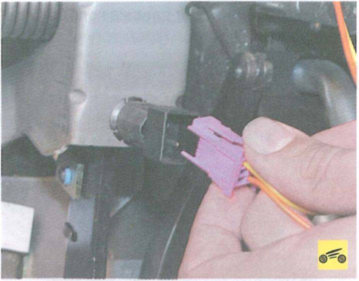Как заменить лампочку стоп сигнала на рено логан — автомобильный портал