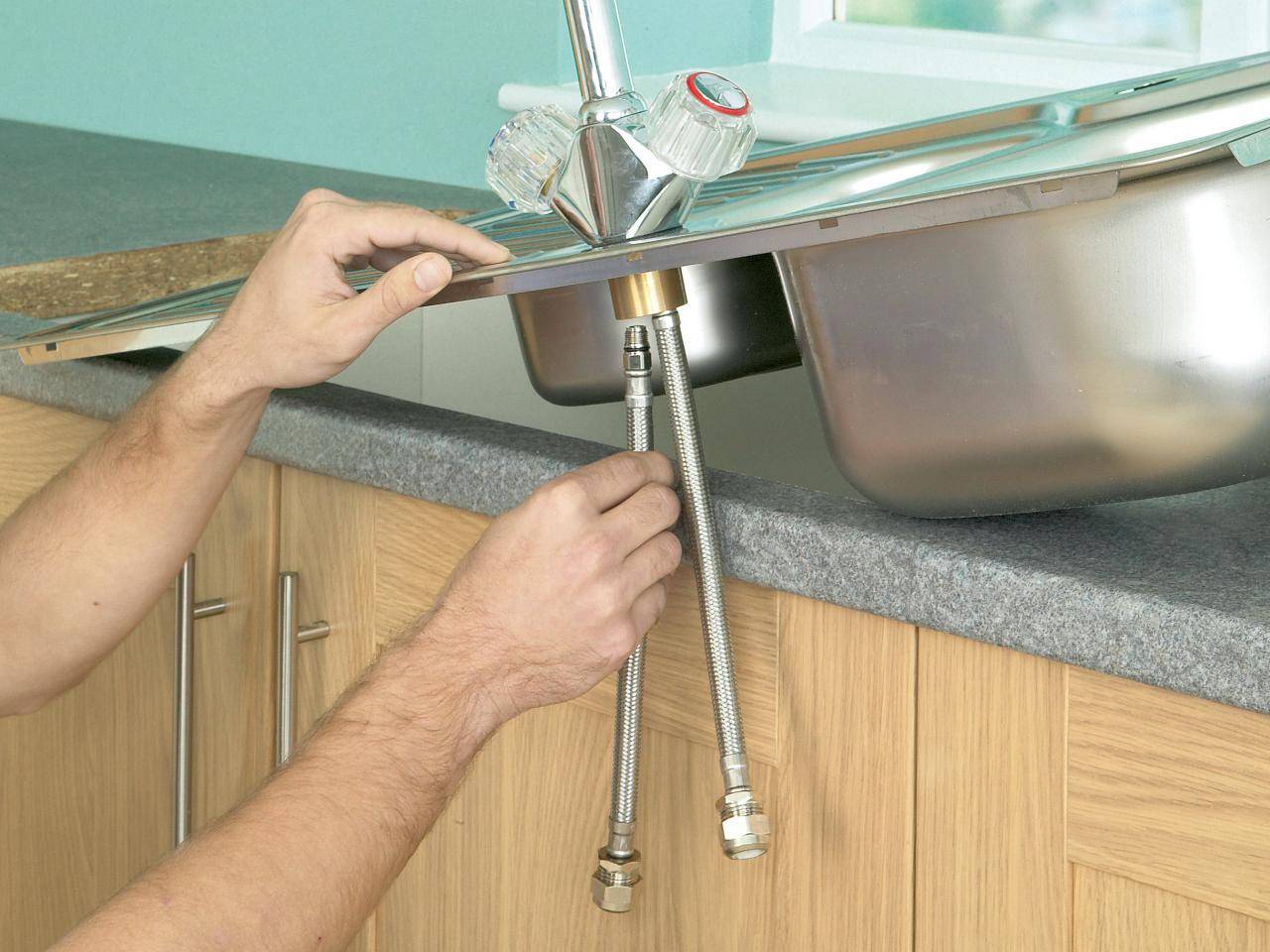 Замена смесителя на кухне: как поменять кран самостоятельно