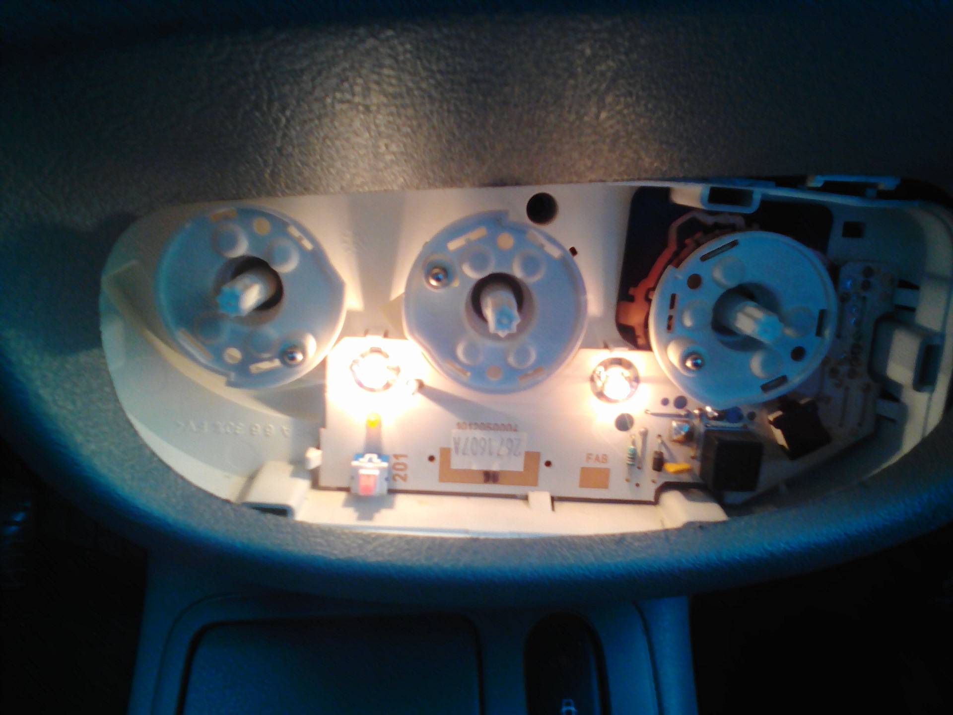 Как заменить лампочки в кнопках панели на renault logan  вд-профи  авто центр spb — ремонт автомобил