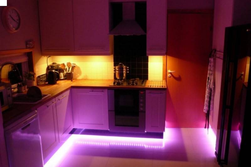 Подсветка под шкафы на кухне из светодиодной ленты: выбор элементов, схемы, монтаж своими руками - rmnt
 - 7 октября
 - 43968235707 - медиаплатформа миртесен