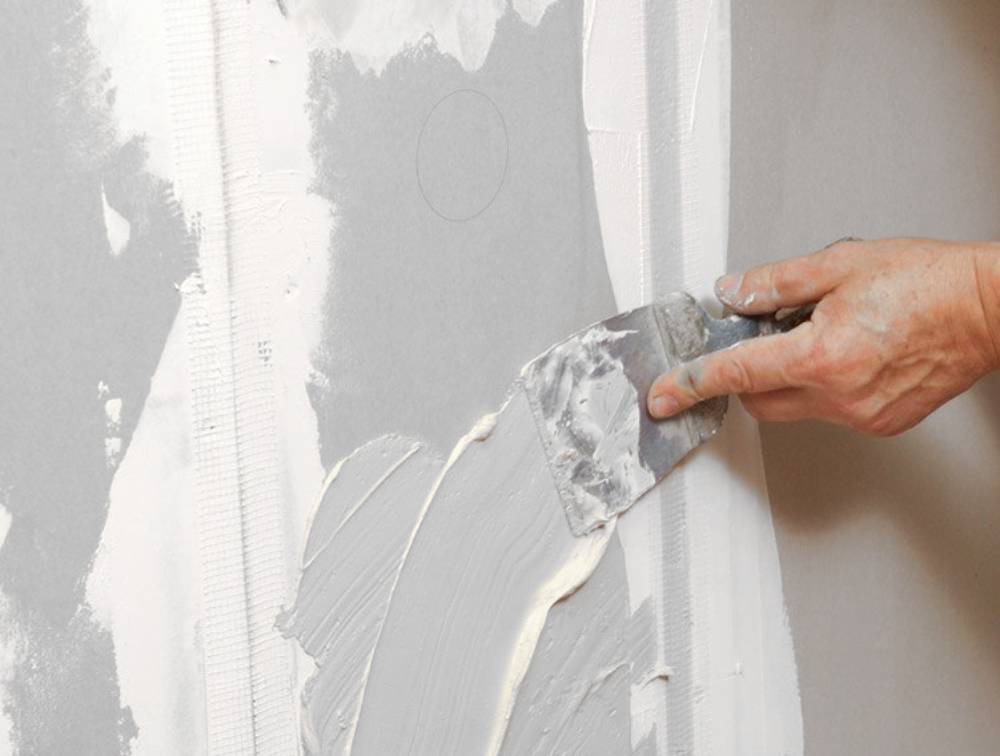 Обязательно ли надо грунтовать стены перед шпаклевкой, и как это сделать своими руками