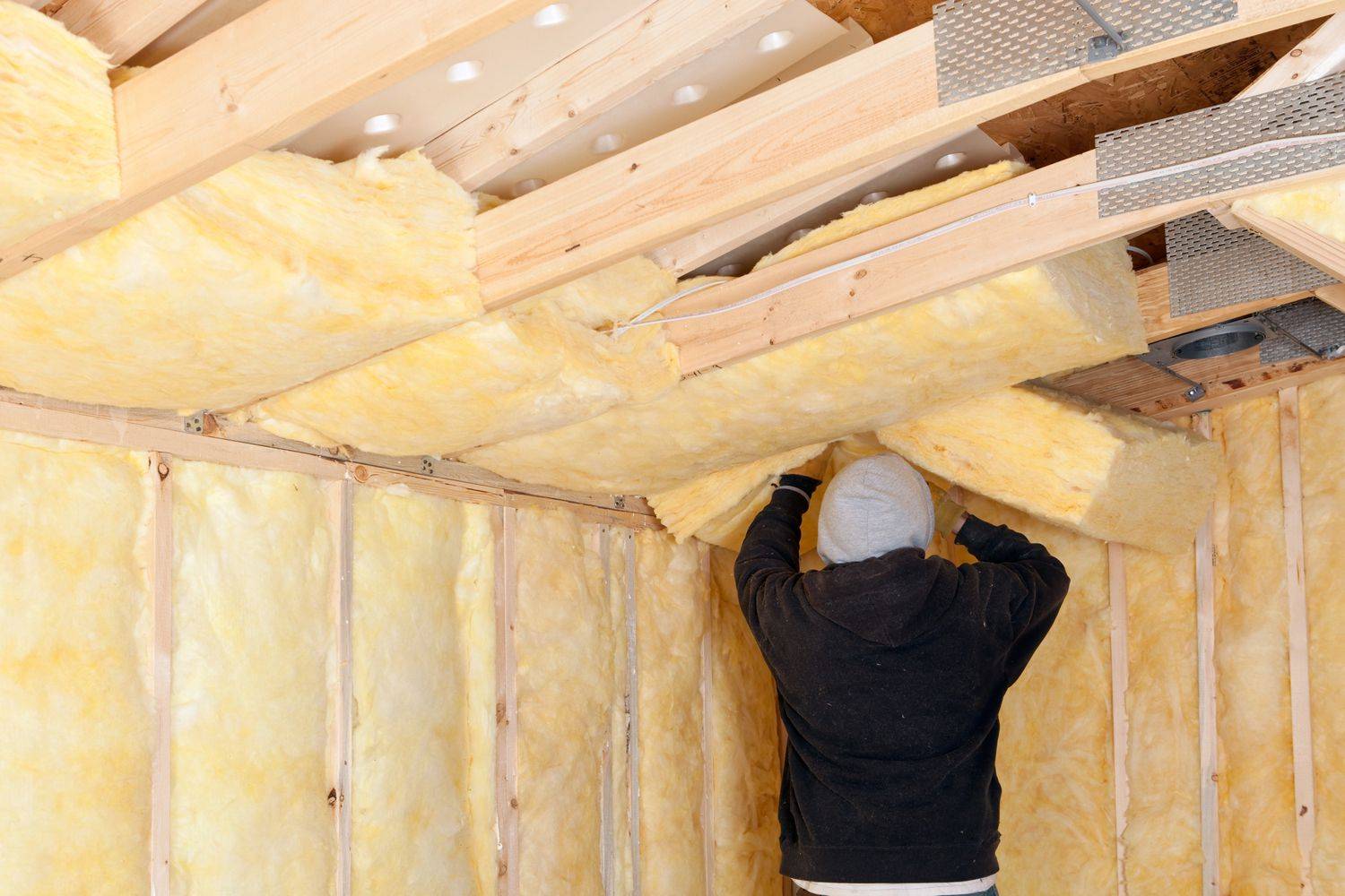 Утепление потолка в доме с холодной крышей: способы, минватой, пенопластом