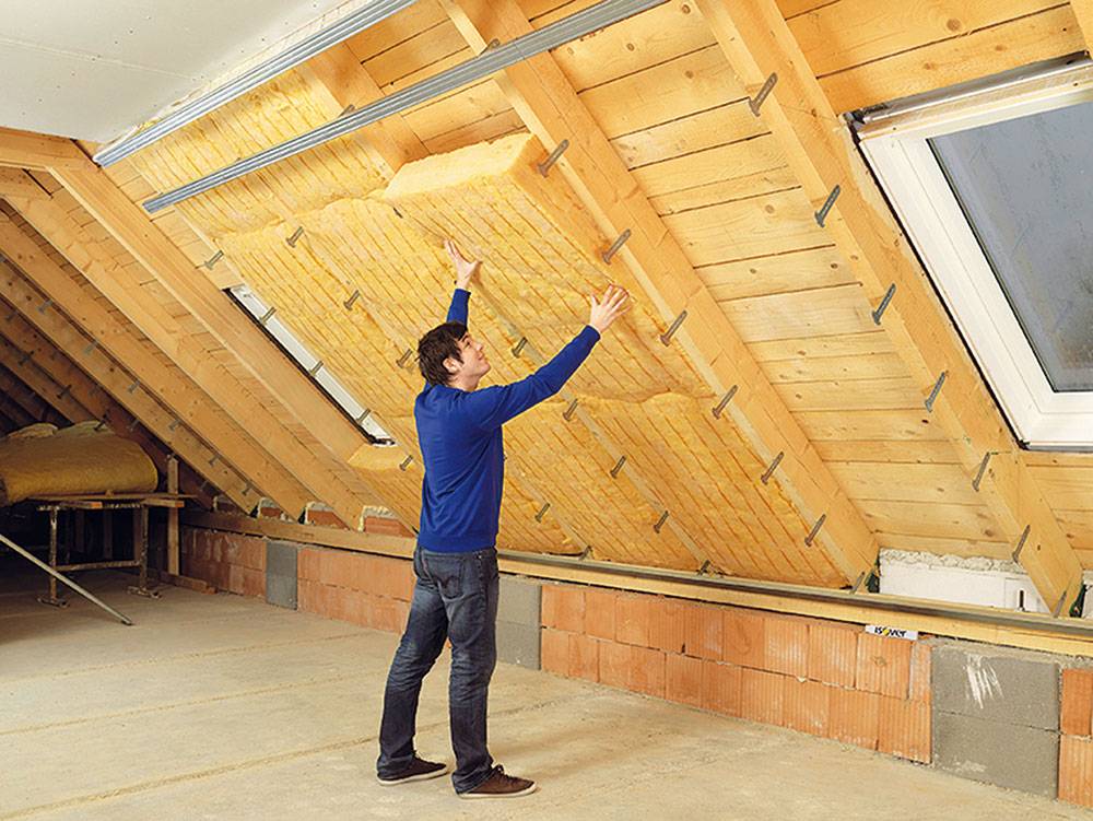 Как правильно утеплить потолок под холодной крышей: практические советы | o-builder.ru