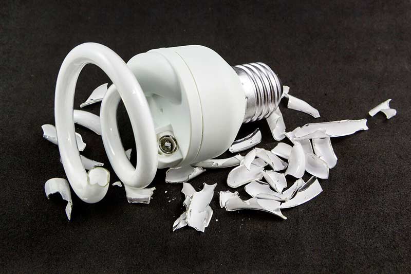 Разбилась энергосберегающая лампочка: что делать, вред. куда сдавать, чтобы утилизировать