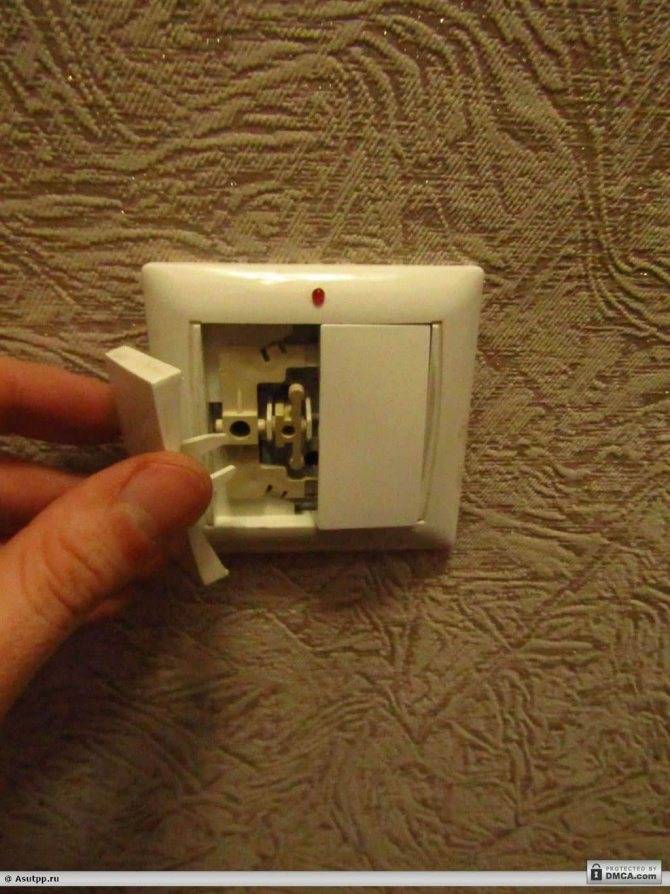 Как разобрать, снять выключатель света в квартире (видео)