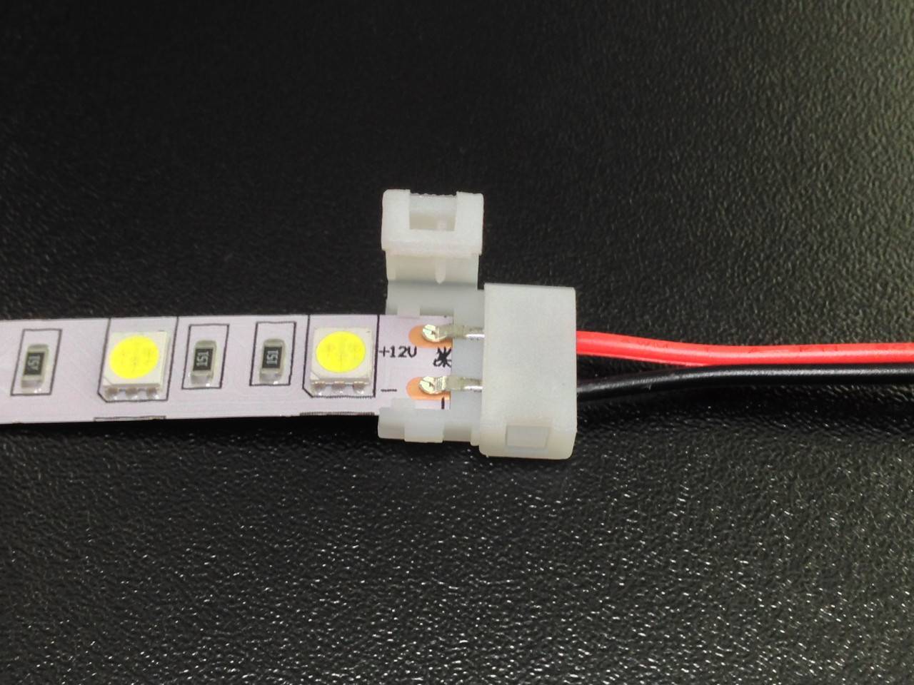 Подключение светодиодных лент самостоятельным путём к электропитанию с применением блока и без такового