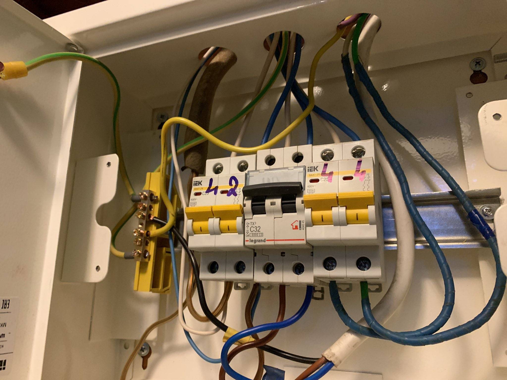 Как правильно отключить в квартире электричество?