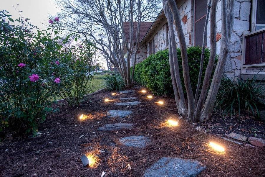 Как сделать освещение участка загородного дома своими руками — идеи