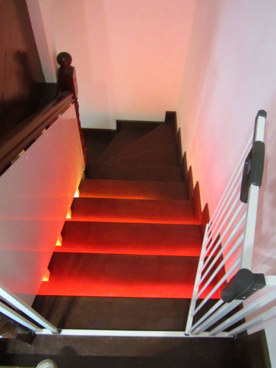 Преимущества умной подсветки лестницы с датчиками движения