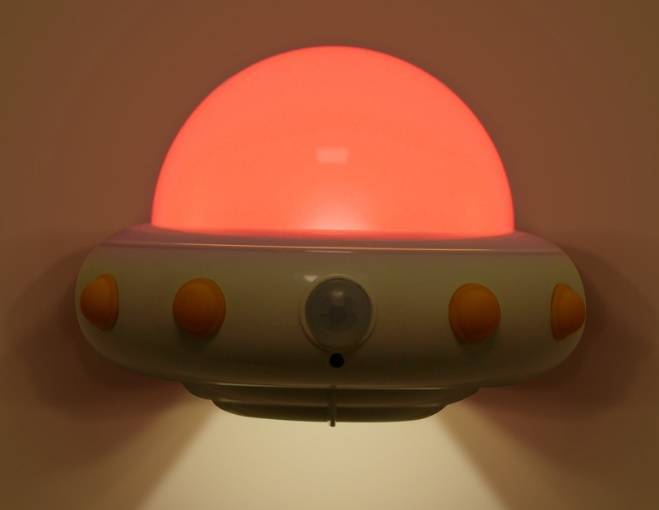 Светодиодный ночник с датчиком движения: обзор внутренней схемы светильника