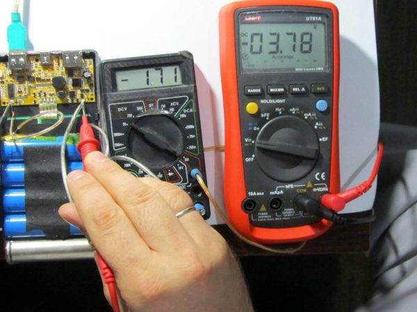 Как проверить батарейку на работоспособность — с мультиметром и без него?