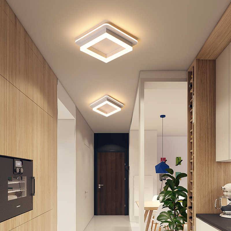 Натяжной потолок в прихожей с точечными светильниками - 50 фото
