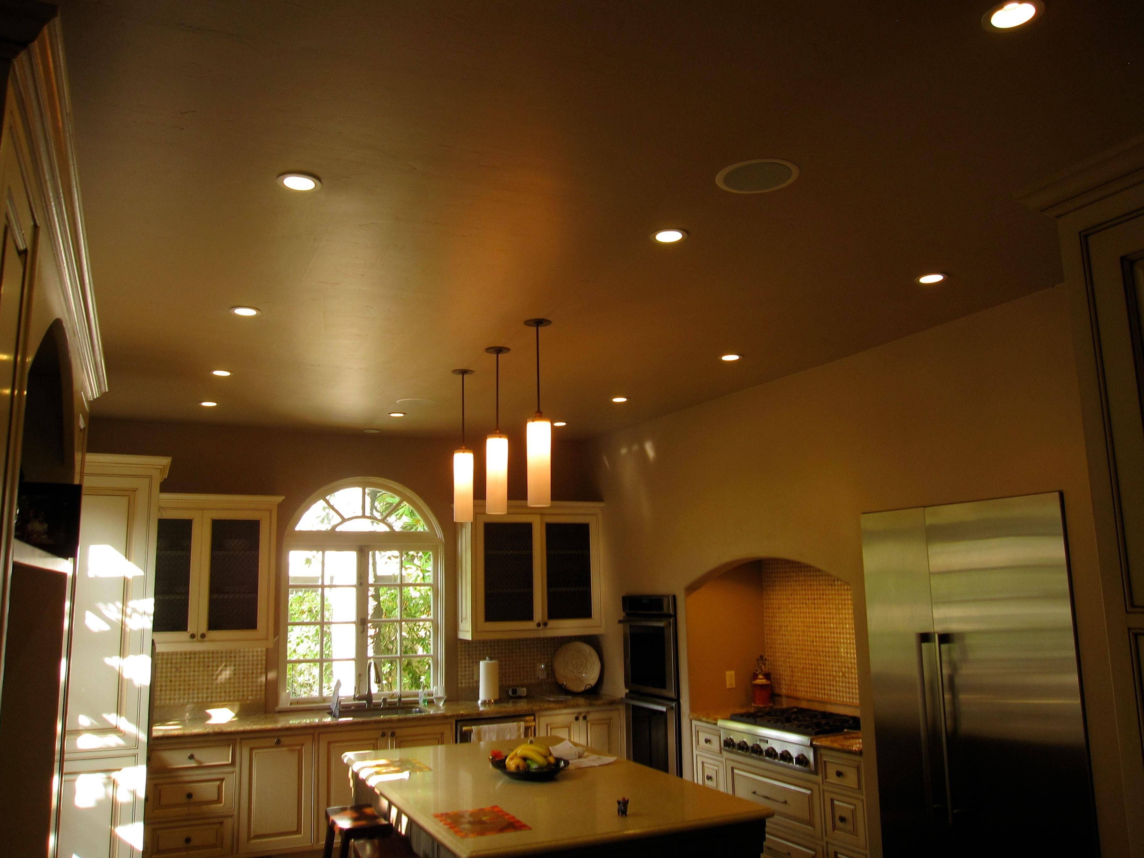 Подбираем оптимальные варианты освещения и расположения светильников на кухне