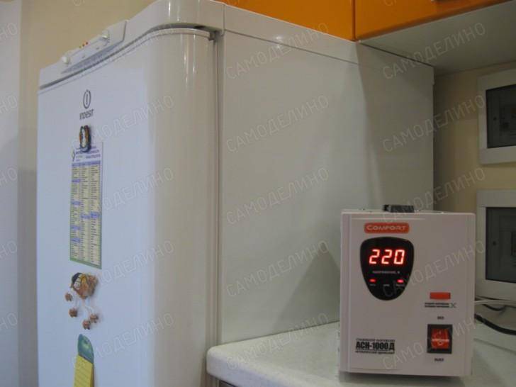 Подбираем стабилизатор напряжения для холодильника: виды и расчет мощности