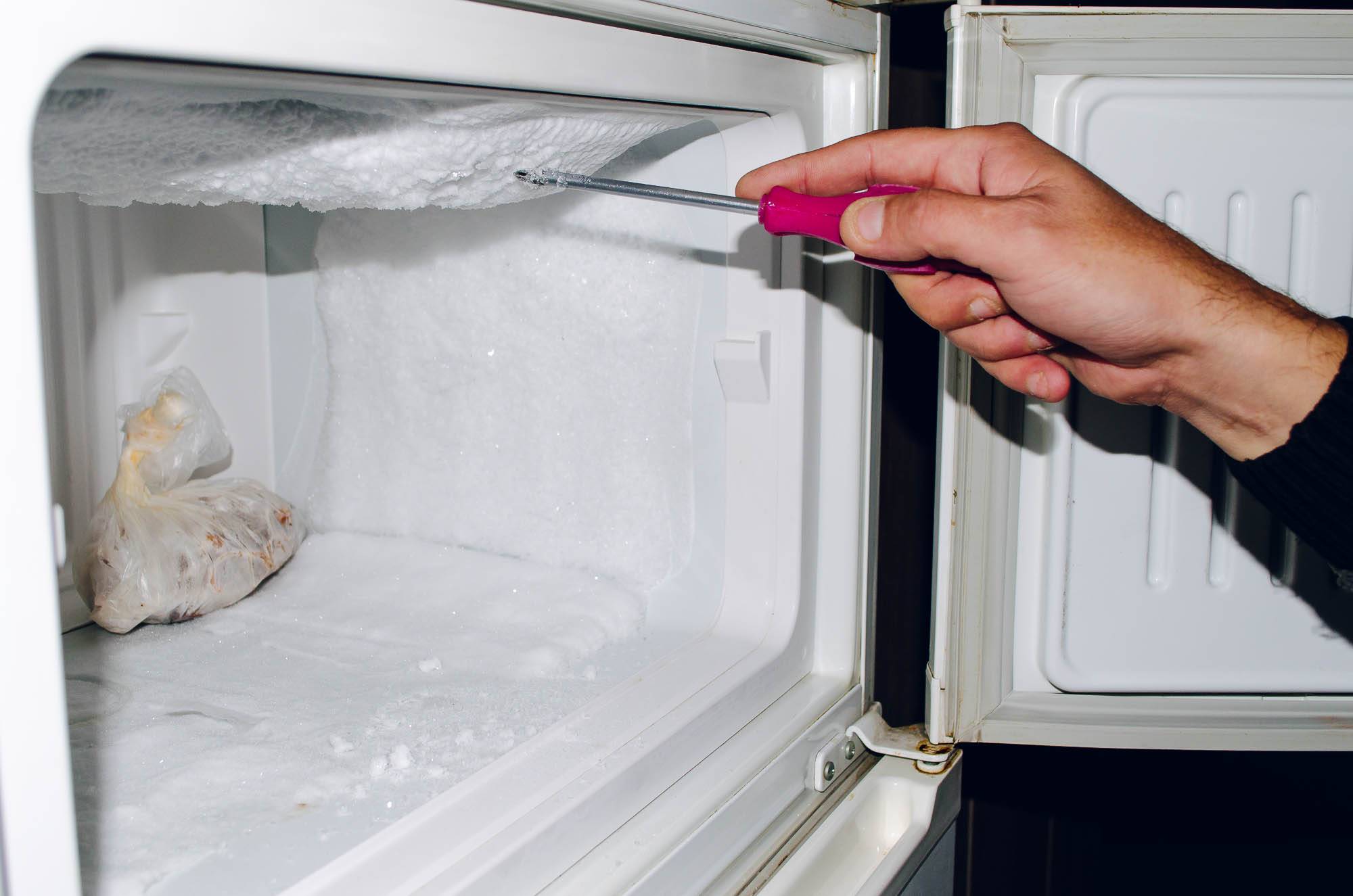 Что делать, если холодильник не морозит: возможные поломки