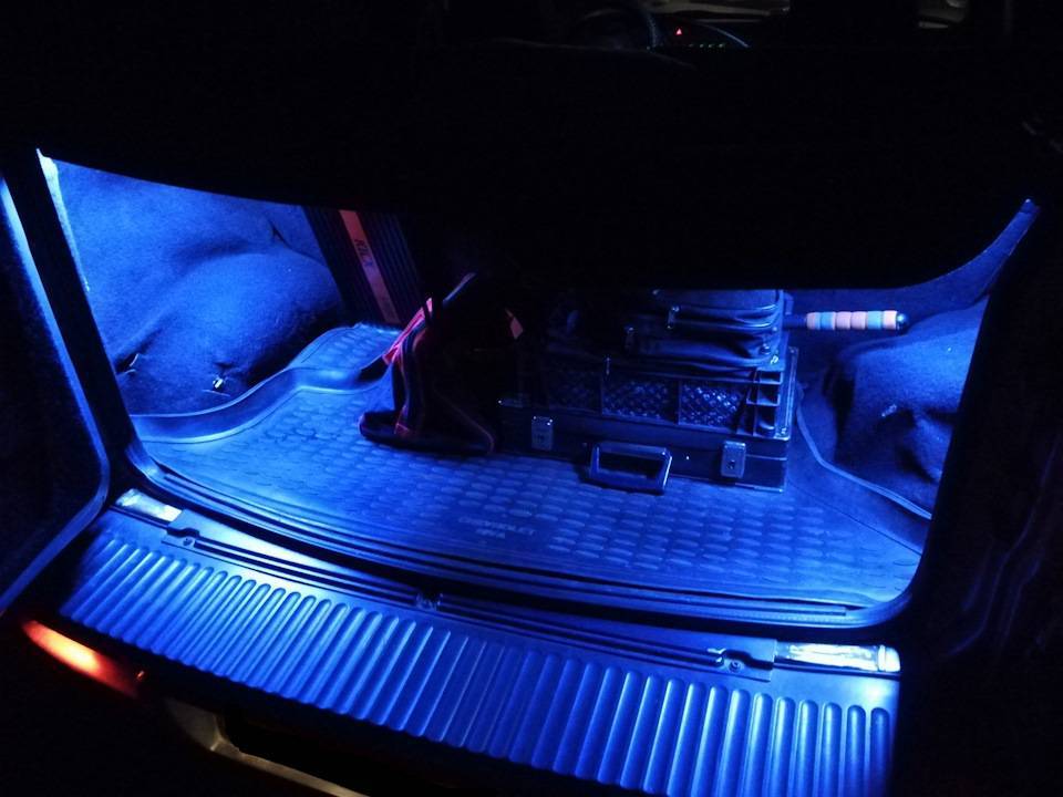 Как установить светодиодная лента в салоне автомобиля