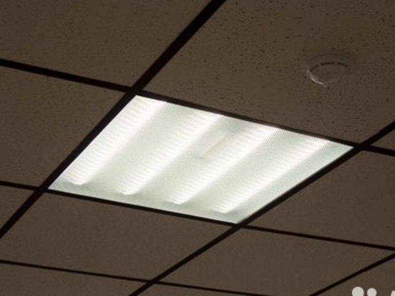Люстры в подвесной потолок. растровые светильники для подвесных потолков. виды светильников для подвесных или натяжных потолков