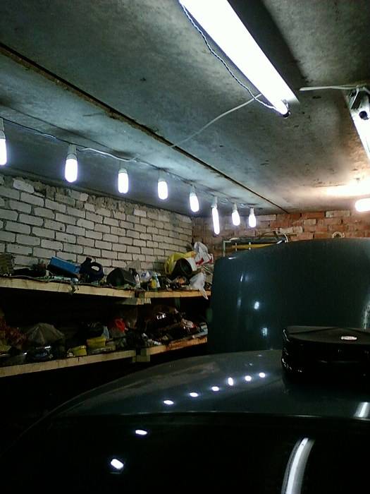 Как сделать освещение в гараже своими руками?