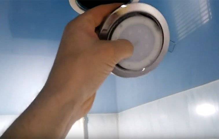 Как снять светильник с натяжного потолка: пошаговая инструкция с фото и видео