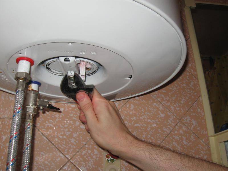 Как слить воду из водонагревателя
