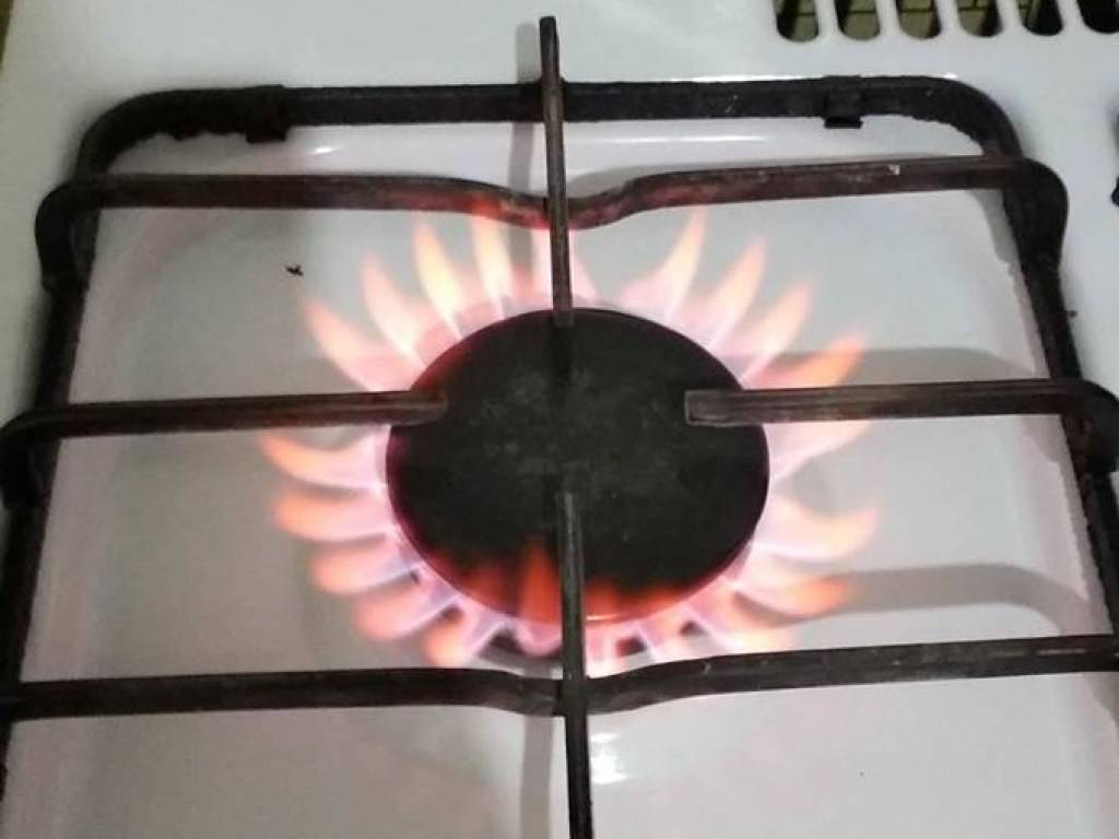 Почему газ горит красным пламенем на плите: от чего зависит цвет пламени | отделка в доме