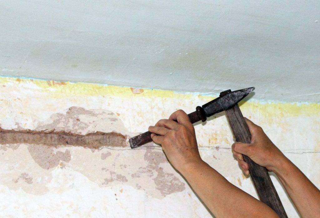 Как штробить бетонную стену под проводку без пыли