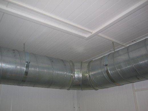 Крепление вентиляционных воздуховодов к стене