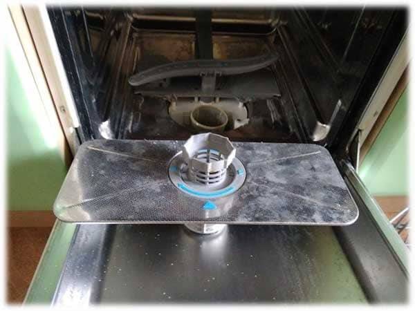 Как слить воду из посудомоечной машины: пошаговая инструкция