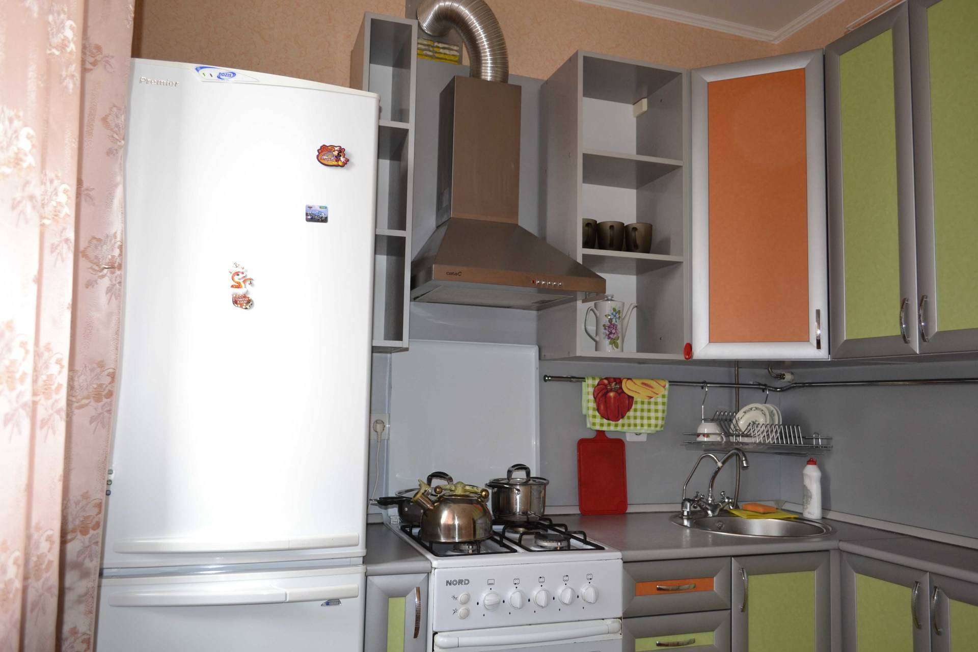 Можно ли ставить холодильник возле газовой трубы: тонкости безопасного размещения оборудования