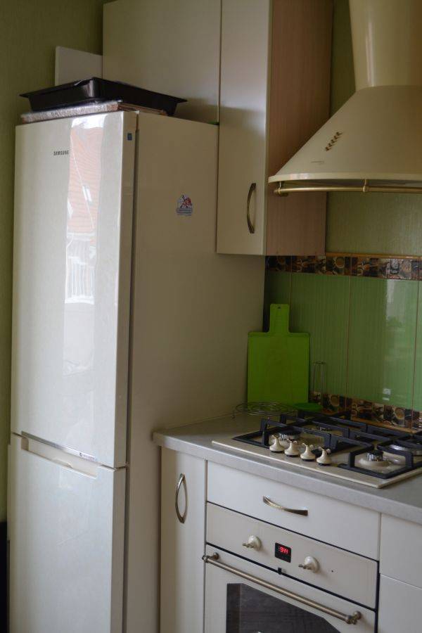 Можно ли закрывать газовую трубу холодильником
