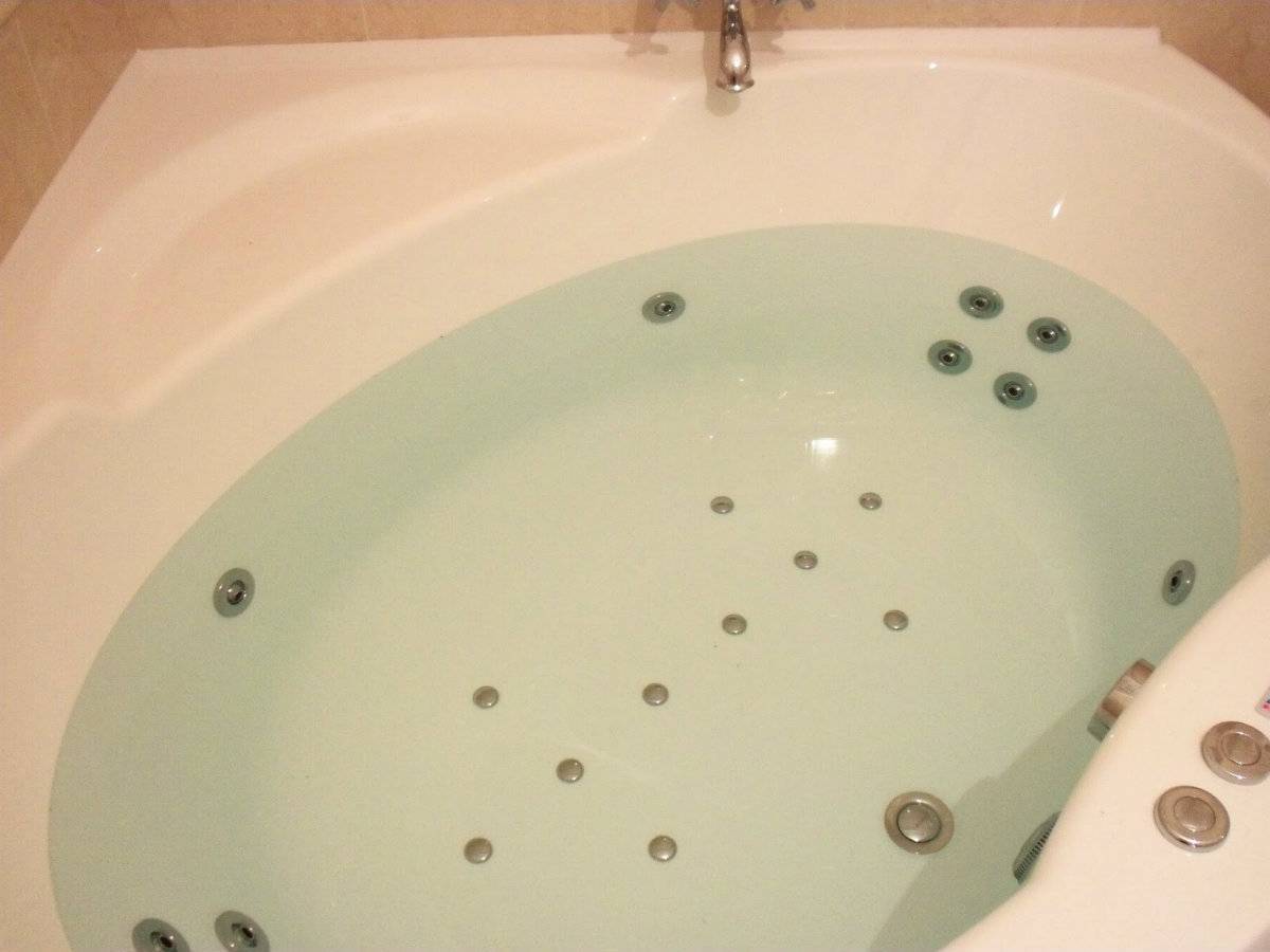 Средство для чистки гидромассажных ванн, как ухаживать и проводить дизинфекцию