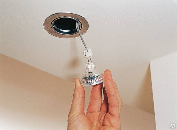 Как поменять лампочку в потолке натяжном: виды и особенности, пошаговая инструкция