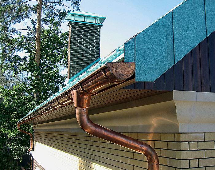 Устройство водостоков крыш: внутренних и наружных