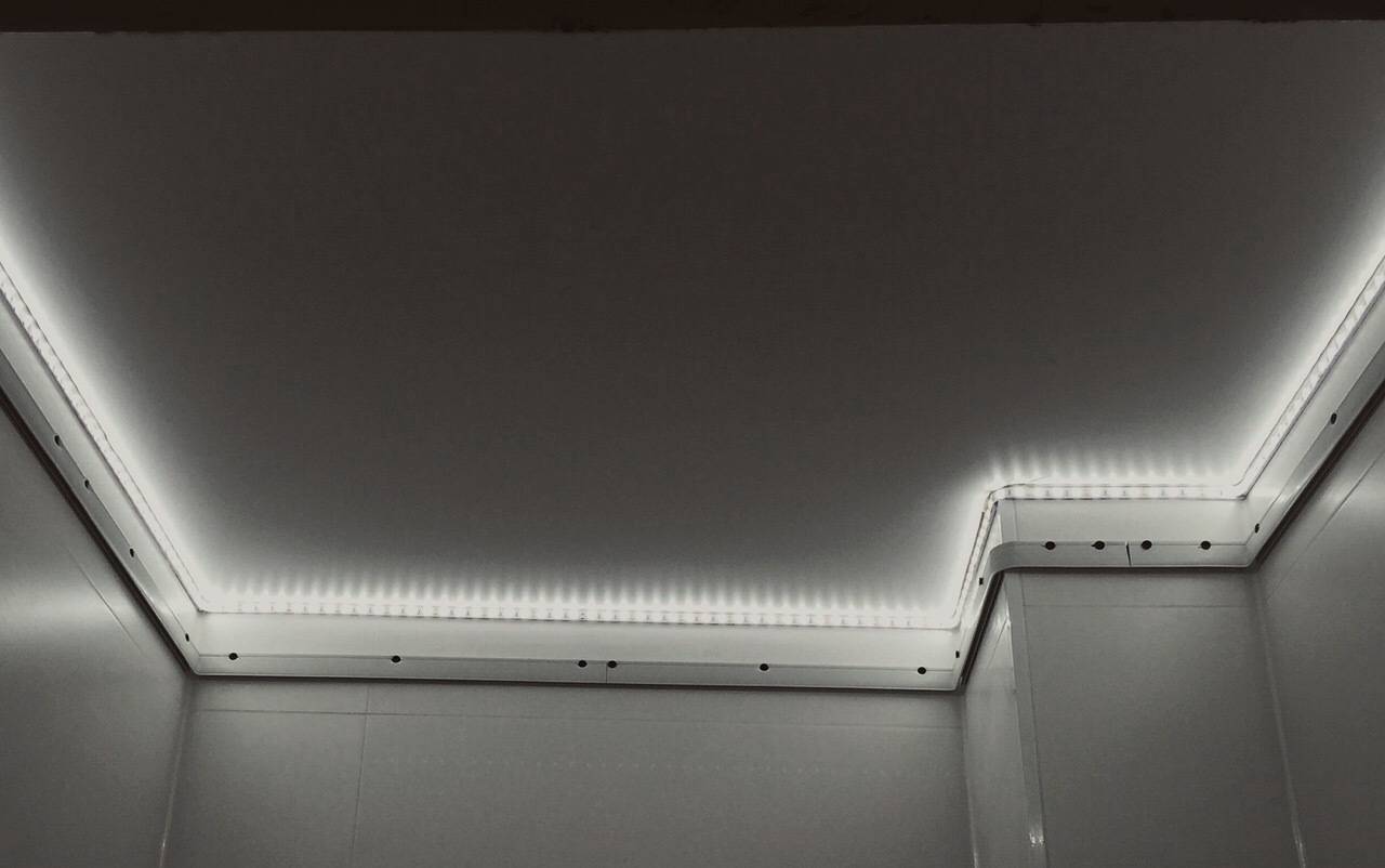 Как установить светодиодную ленту на потолок своими руками – пошаговое руководство
