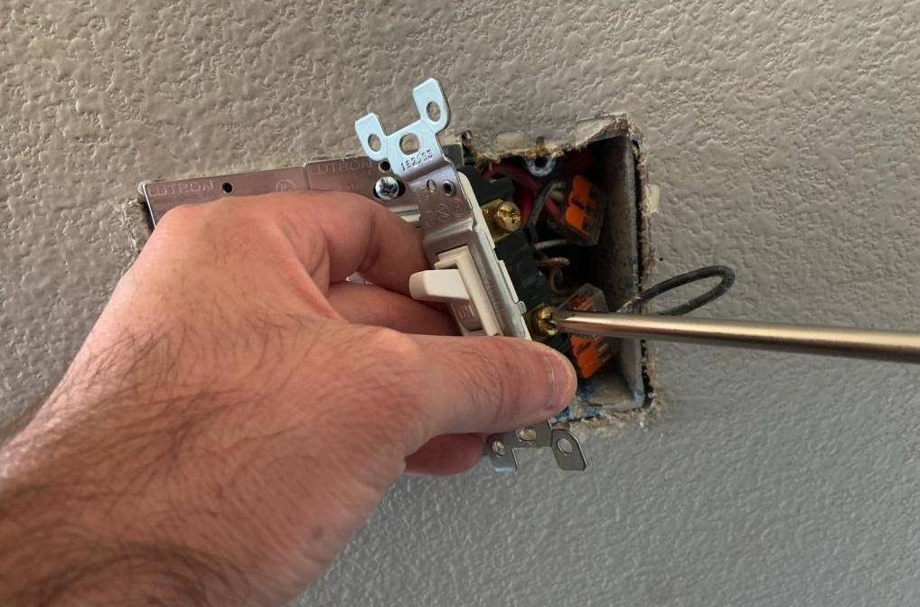 Как ремонтировать выключатели света в домашних условиях