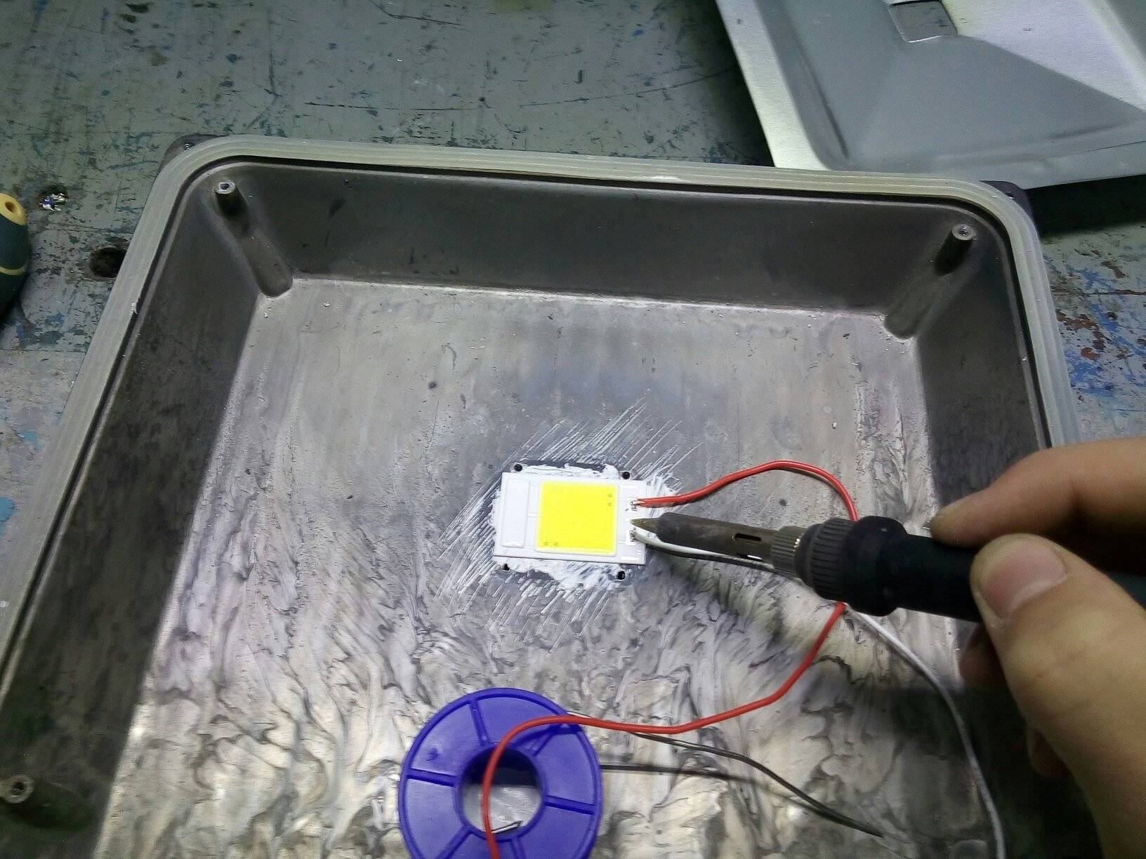 Узнаем как отремонтировать прожектор светодиодный своими руками: ремонт и устранение неполадок