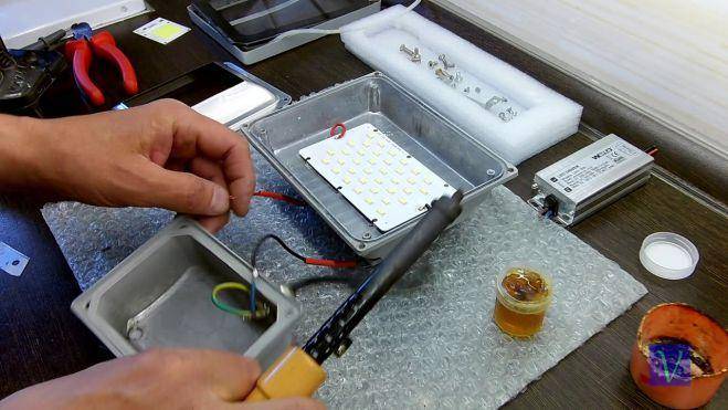 Как производится ремонт светодиодных прожекторов своими руками