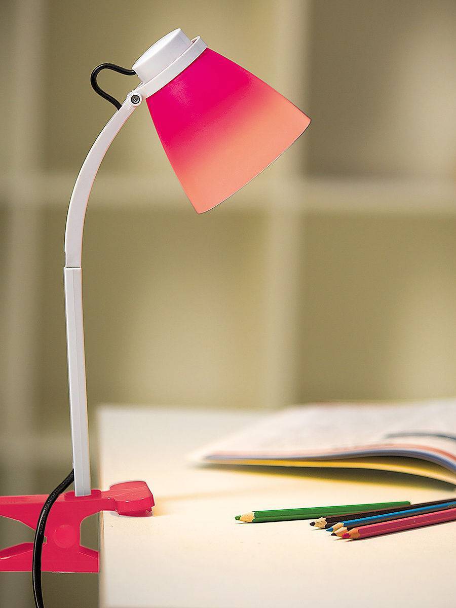 14 лучших настольных ламп для школьника