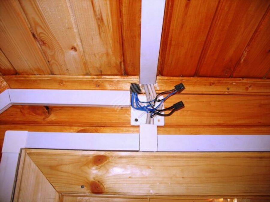 Как правильно сделать электропроводку в деревянном доме своими руками