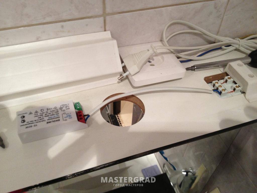 Как подключить зеркало с подсветкой в ванной: материалы и инструменты, инструкция