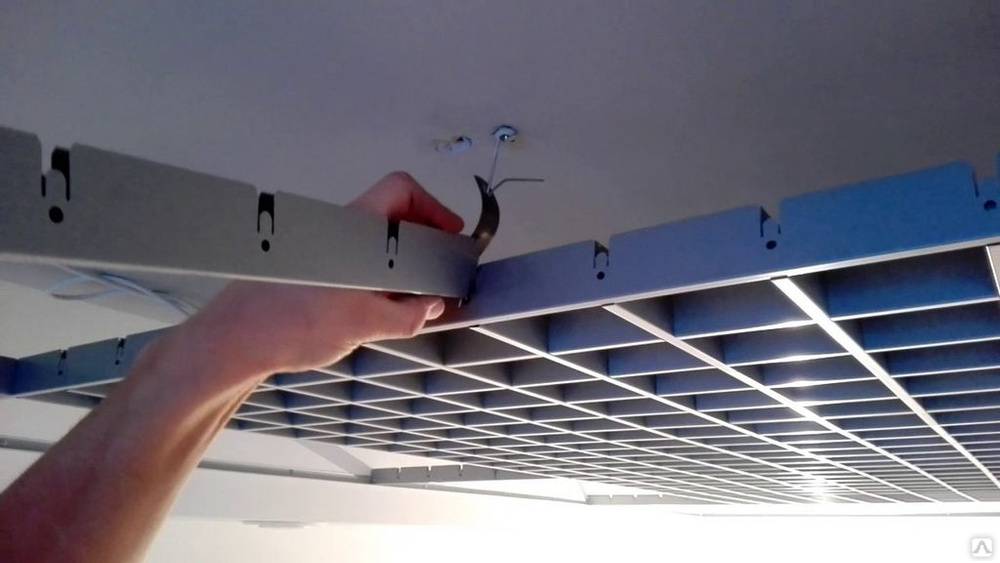 Установка светильников в подвесной потолок: монтаж подвесных светильников на потолке, как вставить светодиодную лампочку, как установить, подключить, подключение на закладных деталях